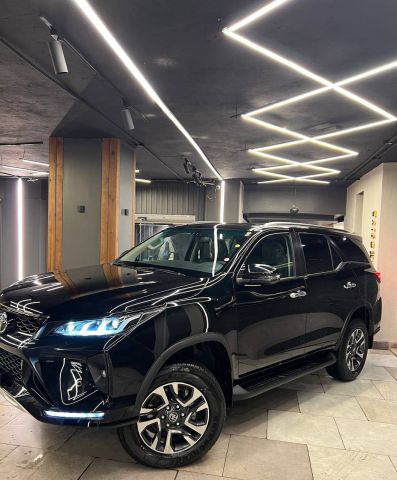 Toyota fortuner sport 