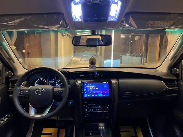 Toyota fortuner sport  7