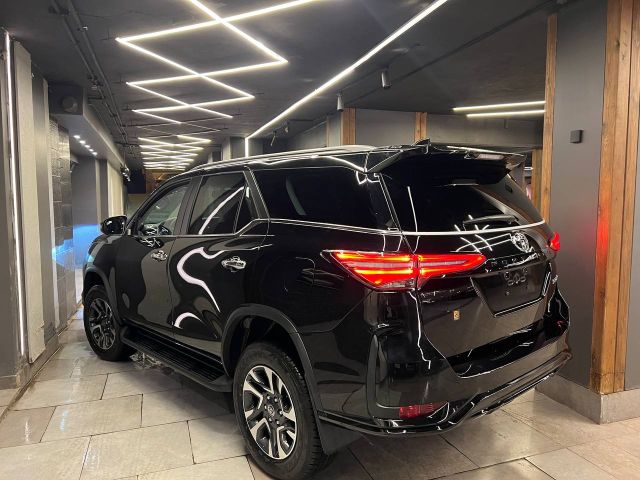 Toyota fortuner sport  9