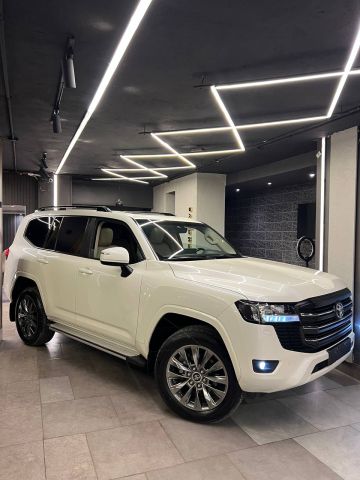 Toyota Land Cruiser  6