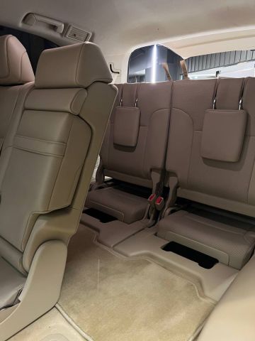 Toyota Land Cruiser  7