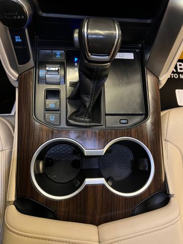 Toyota Land Cruiser  8