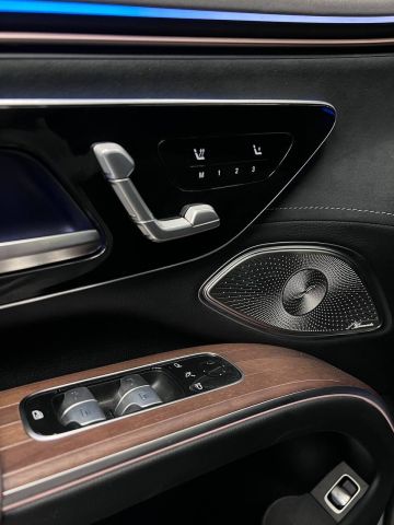EQS 500 4MATIC 2023 زيرو – أعلى فئة مرسيدس الكهربائية 7 مقاعد 5
