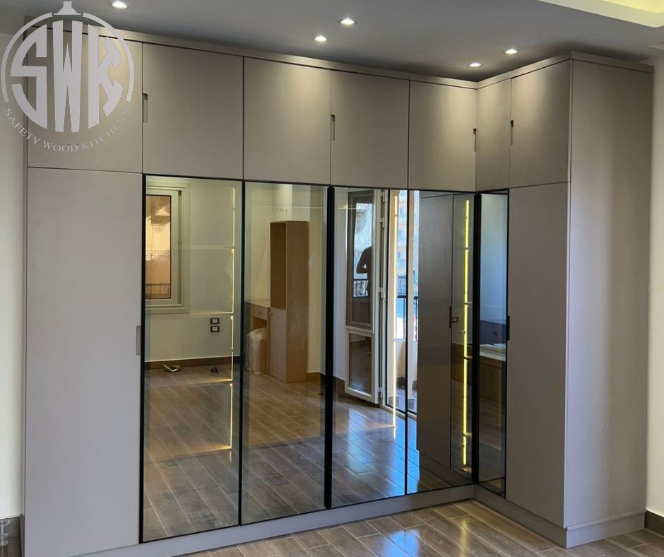 صور دريسينج روم مقفول زجاج مودرن SAFETY WOOD للمطابخ والدريسنج 