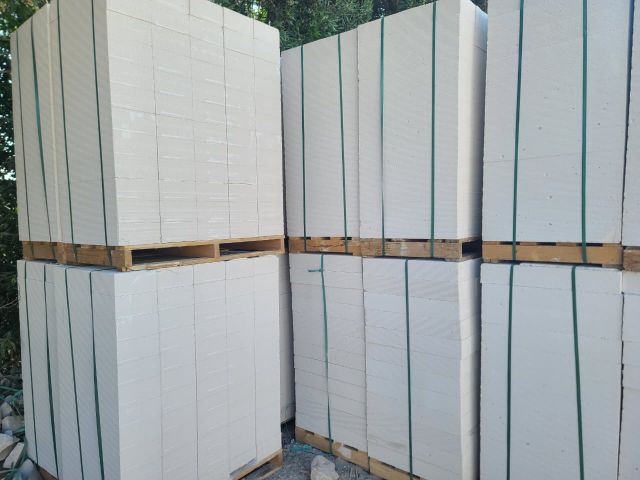 الطوب الابيض الرغوي الخفيف