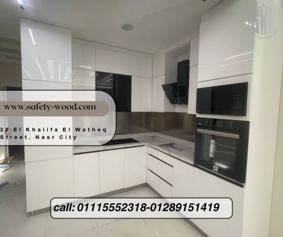 تصميمات مطابخ خشب مودرن 2026 SAFETY WOODKITCHEN للمطابخ والدرسينج