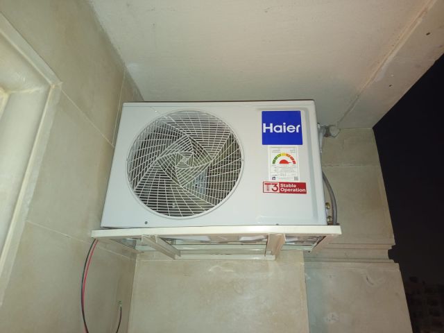 استمتع بتبريد التربو مع تكييف هاير 2.25 حصان بارد فقط من بلو كول