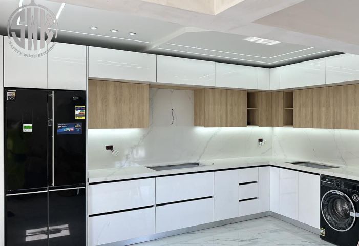 مطابخ خشب poly lac في SAFETY WOOD للمطابخ والدريسنج روم 