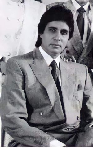 ابحث ع انسانه جاده