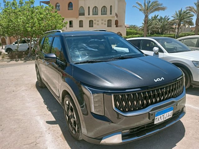 إيجار كيا كرنفال بالسائق.. رفيقك المثالي في الرحلات الطويلة  3