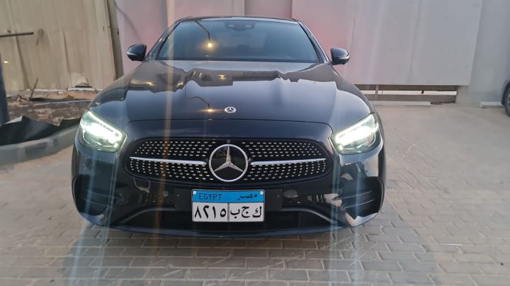 إيجار مرسيدس E200 بالسائق | توصيلات المطار VIP بأسعار تنافسية 5