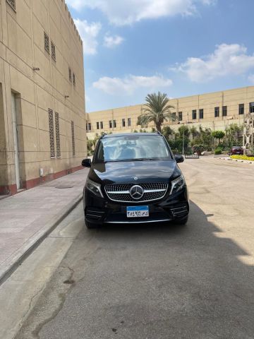 إيجار مرسيدس فيانو V250 بسائق في القاهرة — مجموعات | عائلات  2