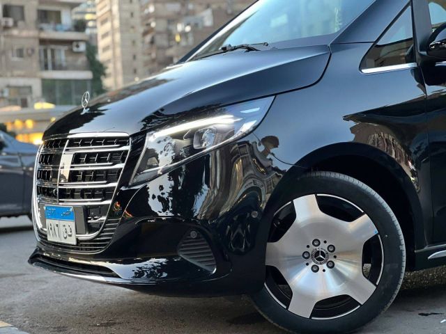 مرسيدس فيانو للإيجار – فخامة وراحة في كل مشوار 3