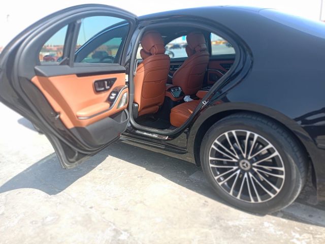 Book Now: Premium Chauffeur-Driven Mercedes S500 Service to the H 2