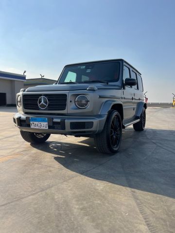 Book Now: Luxury Mercedes G63 Rental with Driver for a Iconic Vis