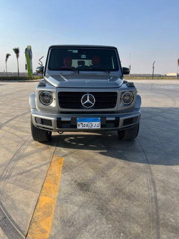 Book Now: Luxury Mercedes G63 Rental with Driver for a Iconic Vis 2