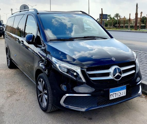 إيجار سيارة مرسيدس V300 موديل 2026 مع سائق من مطار القاهرة 