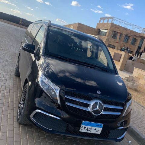 إيجار سيارة مرسيدس V300 موديل 2026 من شركة تورست بالسائق 