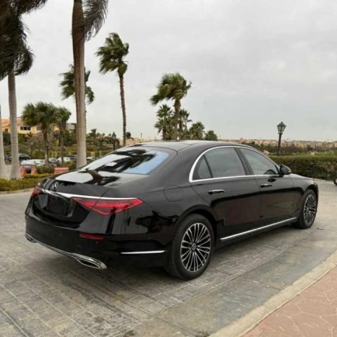 إيجار سيارة مرسيدس S500 موديل 2026 من شركة تورست بالسائق
