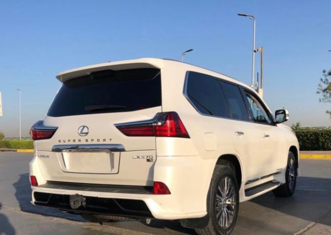 Book Now Lexus LX570 Chauffeur Service to Fairmont Nile City Cair 2