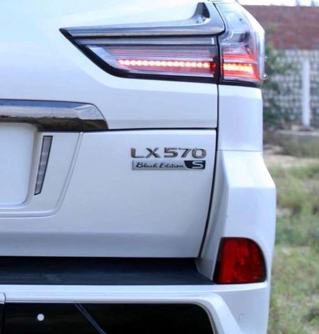 Book Now Lexus LX570 Chauffeur Service to Fairmont Nile City Cair 4