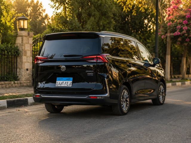 Mercedes V300 2026 Rental from Cairo Airport to Nuweiba 
