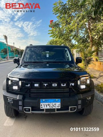 Cairo Airport Limousine: Rent Jetour T2 from InterContinental to 