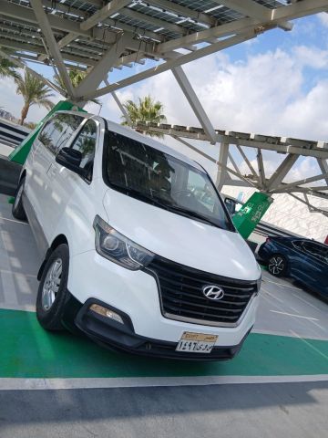 Business Team Logistics: Hyundai H1 Passenger Van Charter for Int