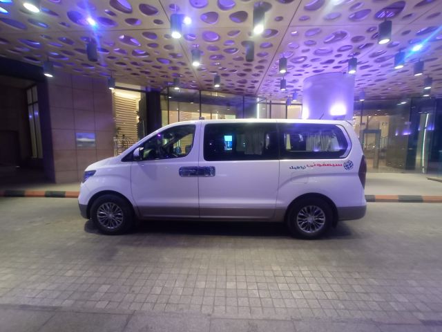 Luxury Alexandria Limousine Service | One-Way, Round-Trip & Full- 2