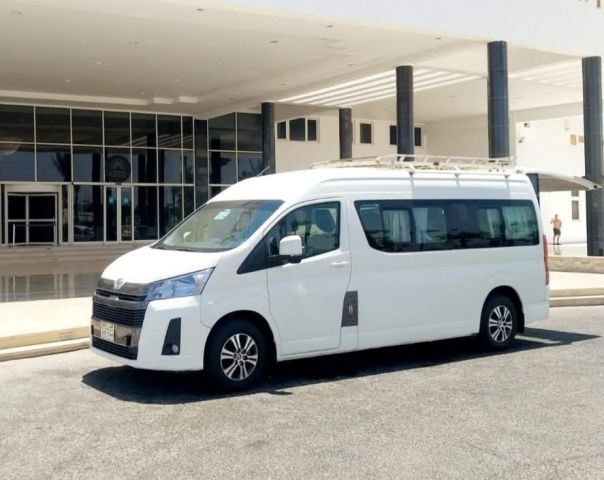 إيجار مرسيدس V250 لاستقبال المطار – خدمة راقية وراحة في التنقل