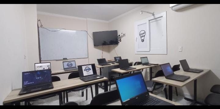 متاح معامل كمبيوتر للايجار ثابته او متحركه او تأجير لابتوبات  3