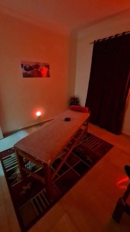 مطلوب بنات للعمل في عياده دكتور تجميل وعلاج طبيعى  2