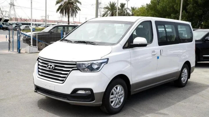 ? Rent Hyundai H-1 with Driver (2025–2026 Models) – Limousine Na