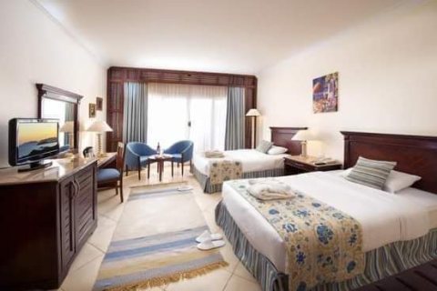 فندق سياحي ٥ نجوم للبيع في شرم الشيخ ع البحر مباشرة   2
