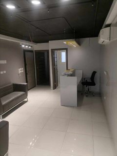 مكتب مرخص ومفروش للايجار طابق رابع مساحة ٣٠٠ متر مقسم ٧ غرف ٥ حمام 3