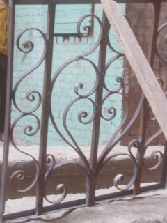 حداد متخصص في صيانة وتركيب ولحام الأبواب  3