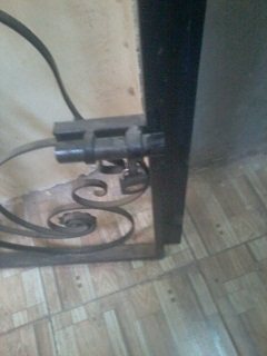 حداد متخصص في صيانة وتركيب ولحام الأبواب  4