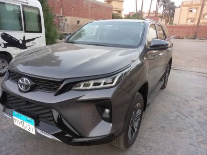 ايجار ليموزين تويوتا فورتشنر