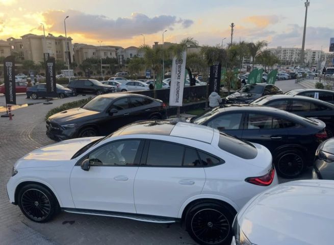 إيجار مرسيدس E200 من مطار القاهرة إلى وسط البلد: رفاهية في كل رحل 3