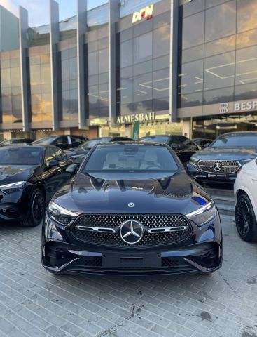 إيجار مرسيدس E200 من مطار القاهرة إلى وسط البلد: رفاهية في كل رحل 4