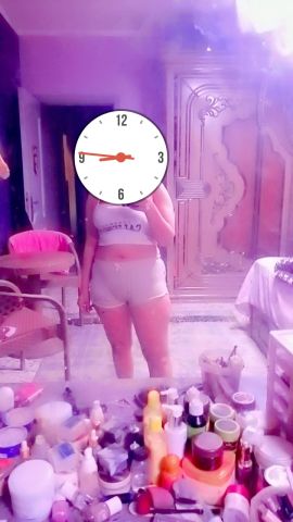 هو في بنات جامده كده موت كده وكمان مولعين وبيعملو أوضاع تعال المه