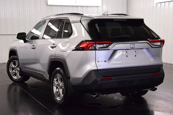 BUY CLEAN USED 2022 Toyota RAV4 XLE Full Option 2
