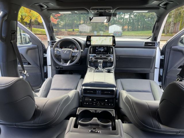 Fairly Used 2022 Lexus LX 600 Premium 2