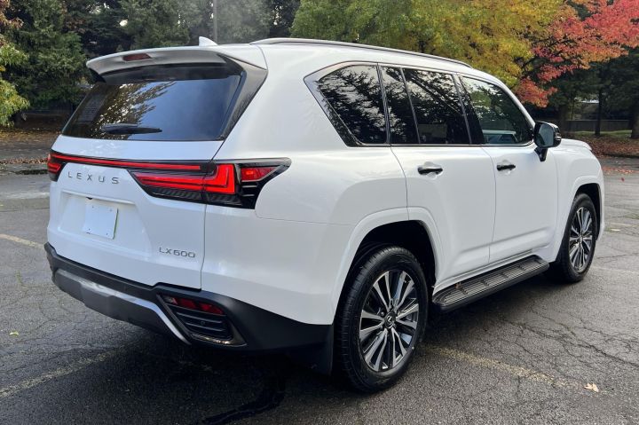 Fairly Used 2022 Lexus LX 600 Premium 3