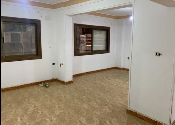 شقة للبيع بالدقي و للاستعلام 01282218998  بالقرب من محي الدين  5