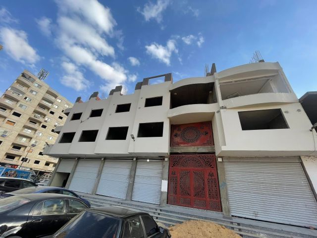 محل تجاري + دور اول تجاري على كورنيش النيل مباشرة  2