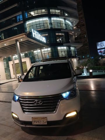 ايجار سيارة هيوانداي h1 للسفر العائلي