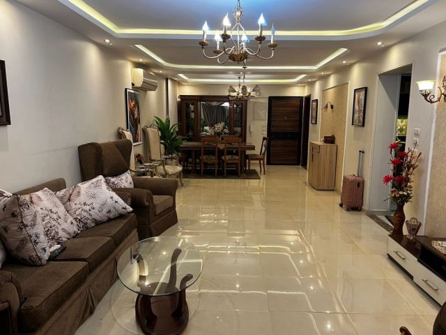 شقة للايجار في النزهة الجديدة علي شارع طه حسين و مكيف بالكامل