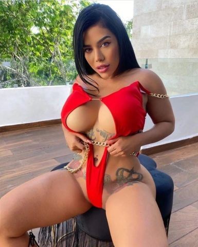 اوف اح تعال حطه ودلعه وقطعه من تحت  2