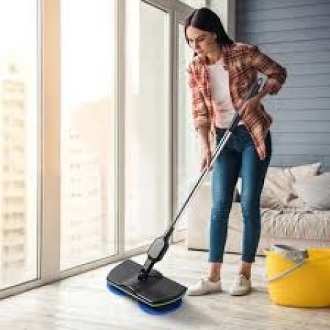 مطلوب مساعدة و منظفة للعمل في المنزل في القاهرة